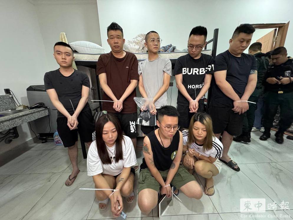 根據柬埔寨警方通報，最新一波突襲行動鎖定首都金邊的萬景崗區及森速區兩處新興詐騙機房，當地特種部隊配合警力強勢攻堅，查獲大量詐騙工具，包括 469 部手機、127 台電腦等證物。此次行動共逮捕 100 名嫌犯，75 人為台灣籍，另有 24 名中國籍及 1 名越南籍人士。 圖:翻攝自柬中時報