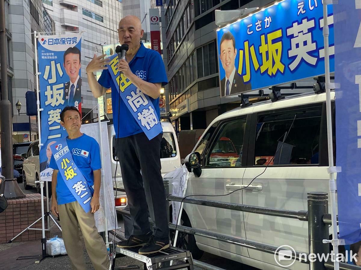  保守黨黨魁百田尚樹在東京街頭站台強調日本人本位，吸引許多從未關心政治的年輕人。 圖：劉黎兒攝 