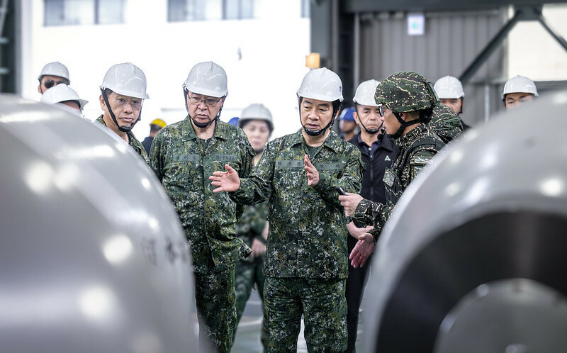 總統府女幕僚穿軍府遭批違法 軍方人士3點打臉：評論保守封建