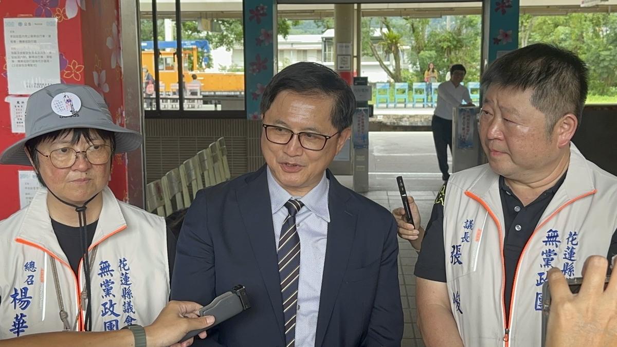  童子賢清晨5點就搭火車前往花蓮合體張峻。 圖：讀者提供 