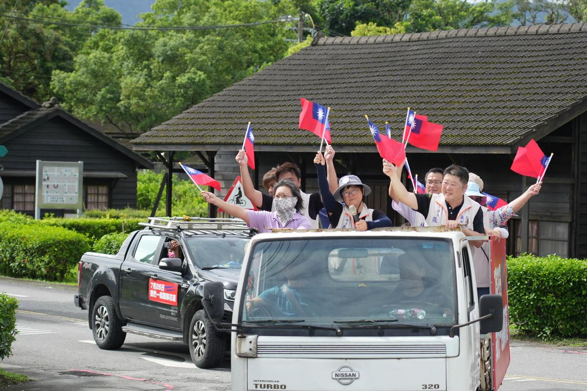 參與車掃者包括議長張峻、無黨籍總召楊華美、無黨籍議員黃玲蘭、林源富、蔡依靜（原住民）、哈尼·噶照。 圖：讀者提供 