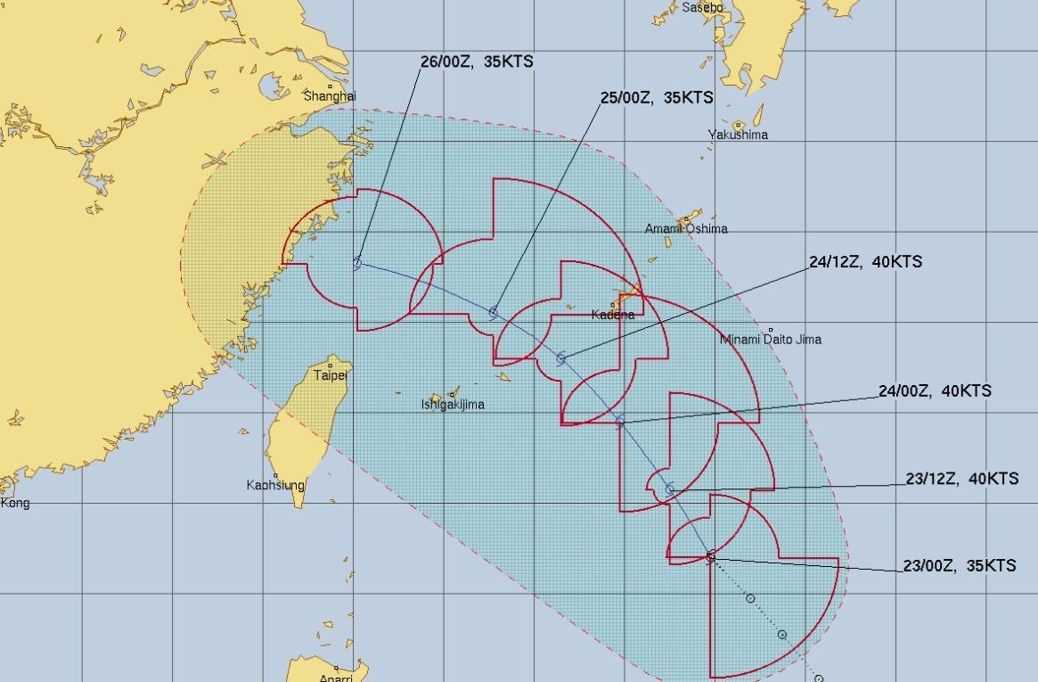  美國路徑預報顯示，范斯高颱風距離台灣稍遠。 圖：JTWC 