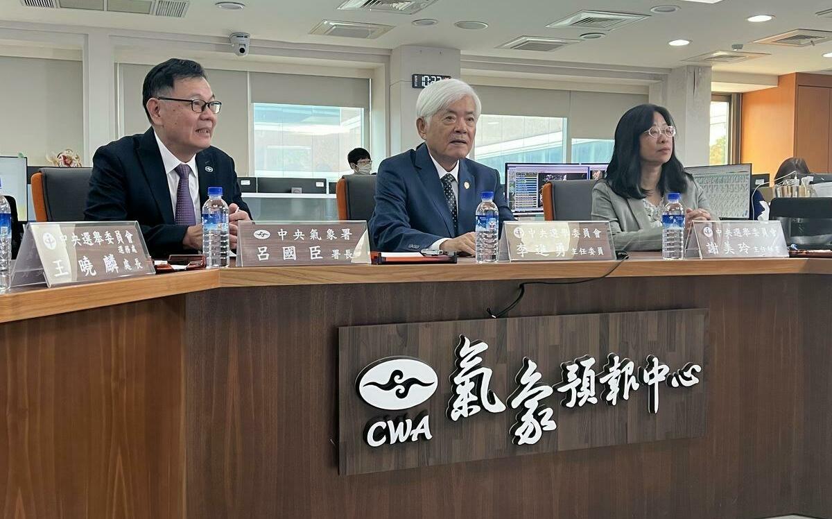 防颱風影響罷免投票 中選會拜訪氣象署掌握天氣動態