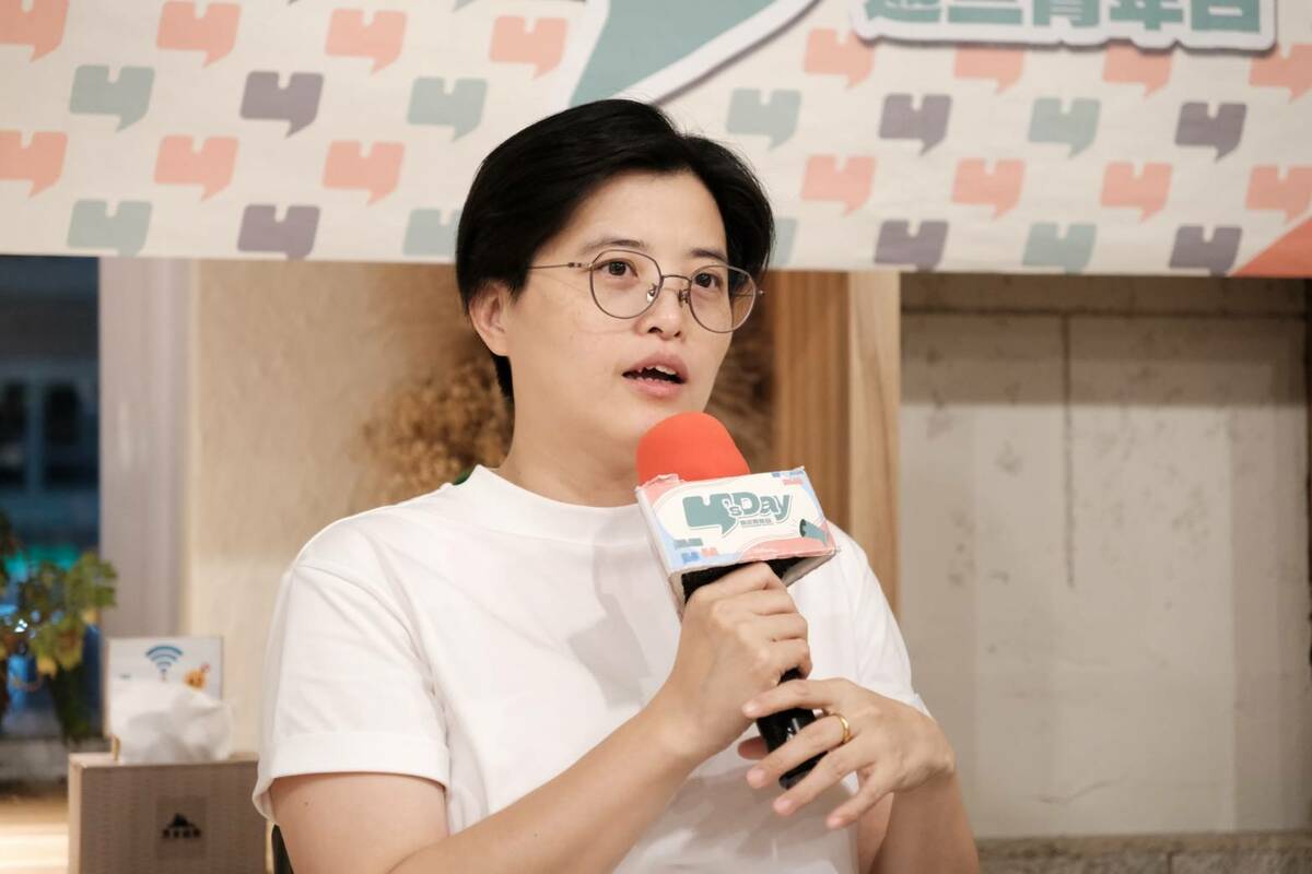  作家楊双子先前被問及究責問題時，竟氣憤回應：「如果要究責，難道我們公民要對這件事情道歉嗎？如果談罷團要幾席，誰要負責？是不尊重這些風吹雨打的公民。」 圖：Y’s Day「週三青年日」提供 