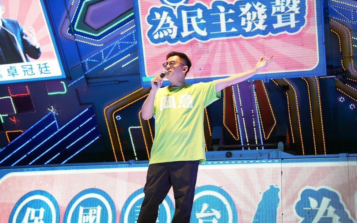 中國搶賀電 藍白發文譴責  卓冠廷批：因為大罷免才假裝站在台灣這一邊