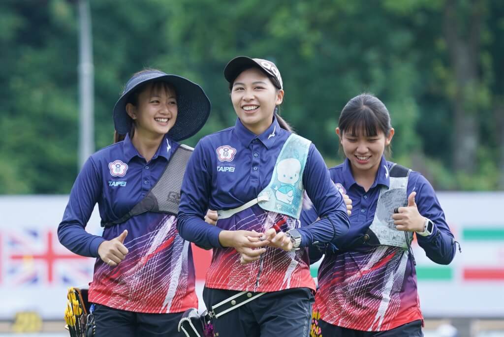 世大運射箭反曲弓 台灣女團射落中國進金牌戰