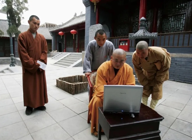  作為中國的首位MBA方丈，釋永信有敏銳的經營理念。 圖 : 翻攝自冷杉 Record 