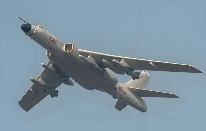  解放軍轟-6N戰略轟炸機。 圖 : 翻攝自矚望雲霄 