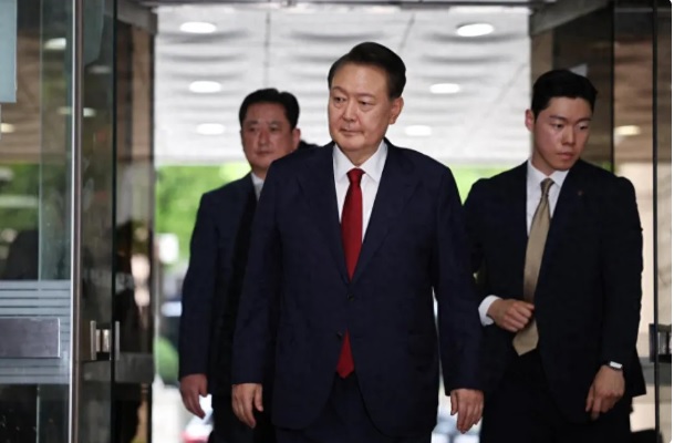  南韓前總統尹錫悅因在 2024 年年末發動戒嚴，遭南韓國會彈劾，並遭涉嫌內亂罪起訴。 圖：翻攝自 騰訊網 曹興教授 