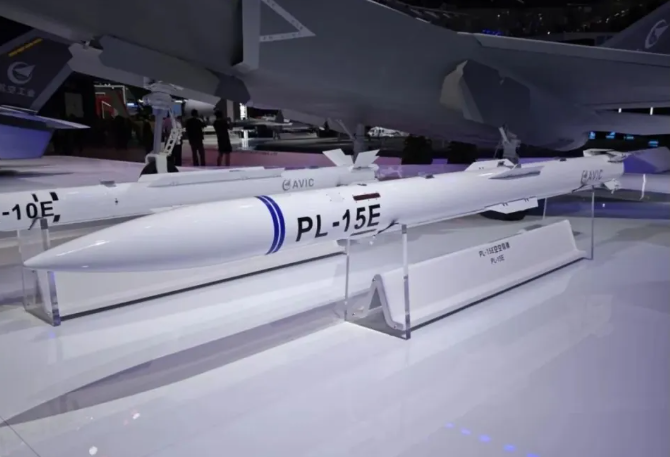  中國製造的霹靂-15 飛彈。 圖:翻攝自騰訊網 