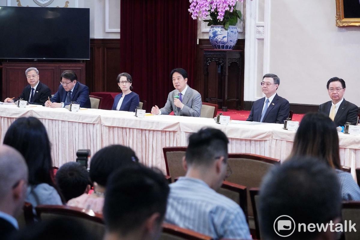  今（1）日出席總統府記者會包括：賴清德總統、蕭美琴副總統、行政院長卓榮泰、總統府秘書長潘孟安、國安會秘書長吳釗燮、行政院秘書長龔明鑫和行政院楊珍妮政委共7人。 圖：張良一/攝 
