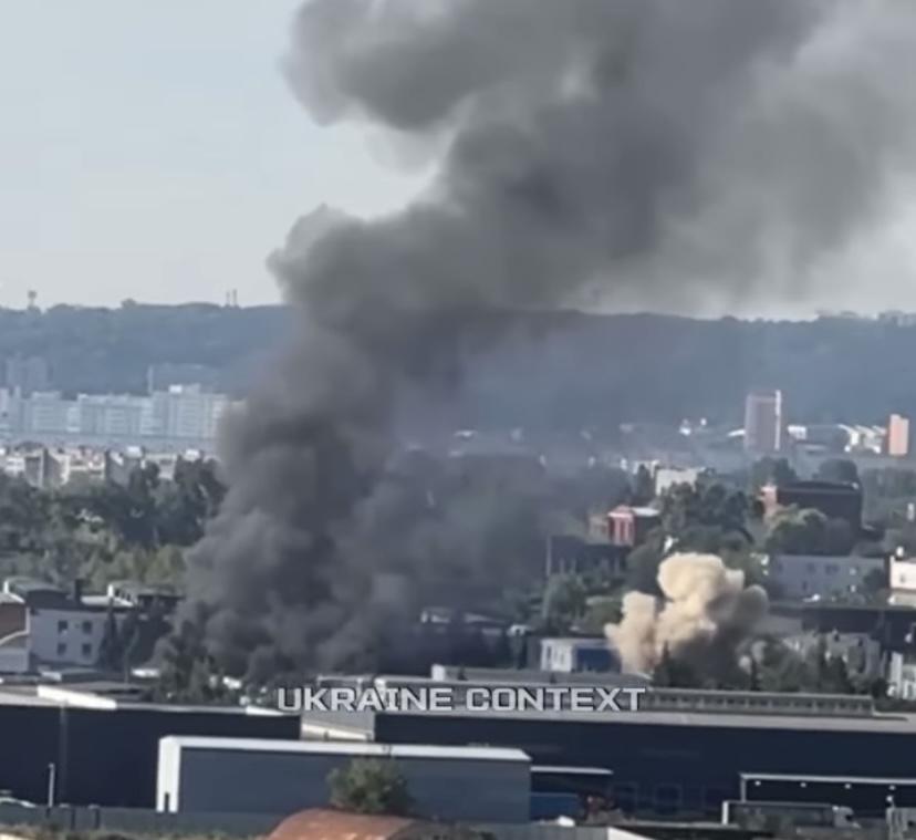  烏軍無人機日前也突襲俄羅斯海參崴的一座軍工廠，造成連環爆炸。 圖：翻攝自 X 