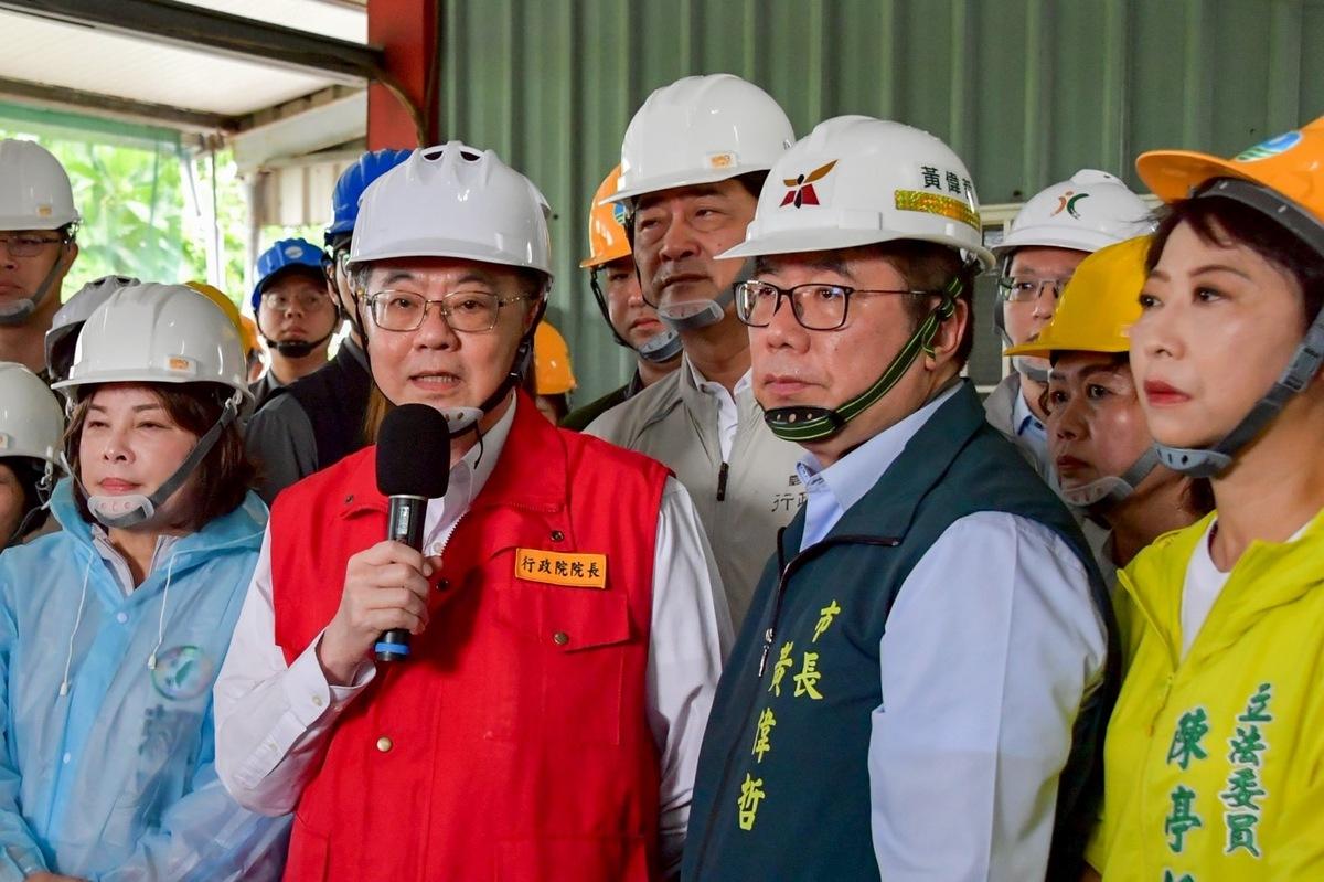  行政院長卓榮泰4日前往台南柳營視察災區房屋修繕重建情形。 圖：行政院/提供 