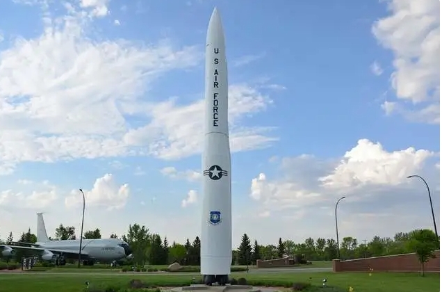  美軍陳列的洲際彈道導彈。 圖 : 翻攝自空天力量 