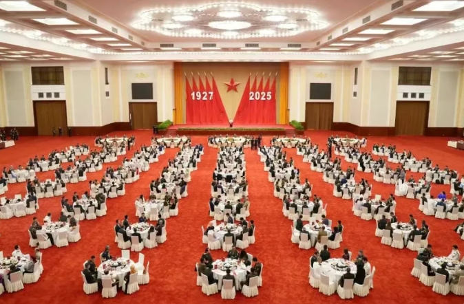  中國國防部舉辦大型記者會，說明9月3日天安門大閱兵與對台態度。 圖 : 翻攝自麒有此理 