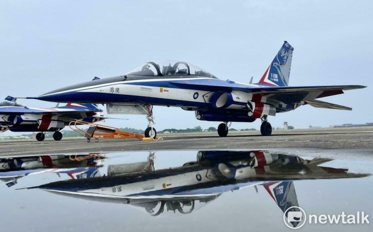 勇鷹高教機傳煞車失效滑出跑道　人員平安飛機輕損