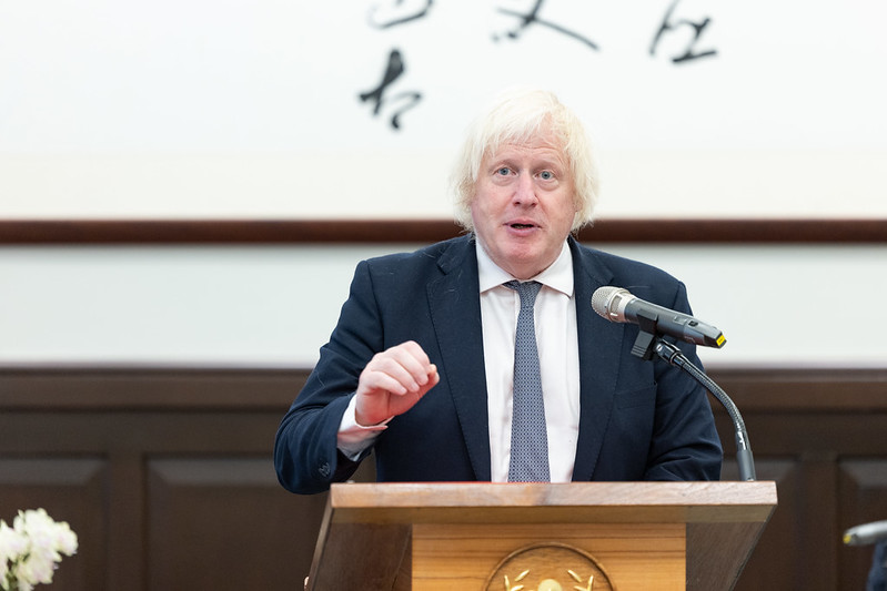  英國前首相強生（Boris Johnson）說，中國目前對台灣的霸凌行為毫無正當性，這種行為應儘速停止。 圖：總統府提供 