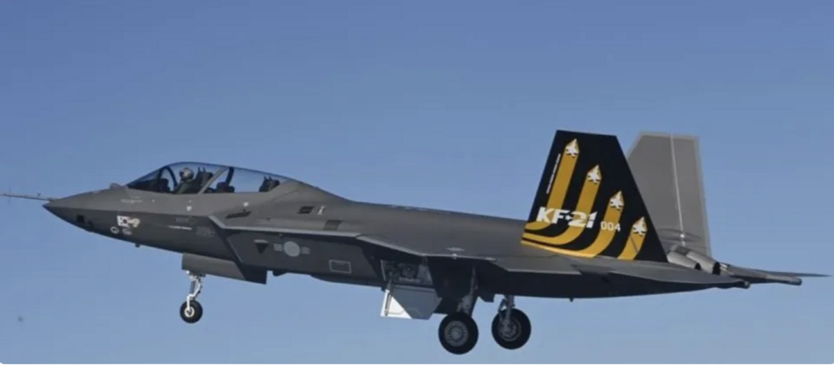  韓國 KF-21 「獵鷹」戰機。 圖：翻攝自 張斌說 