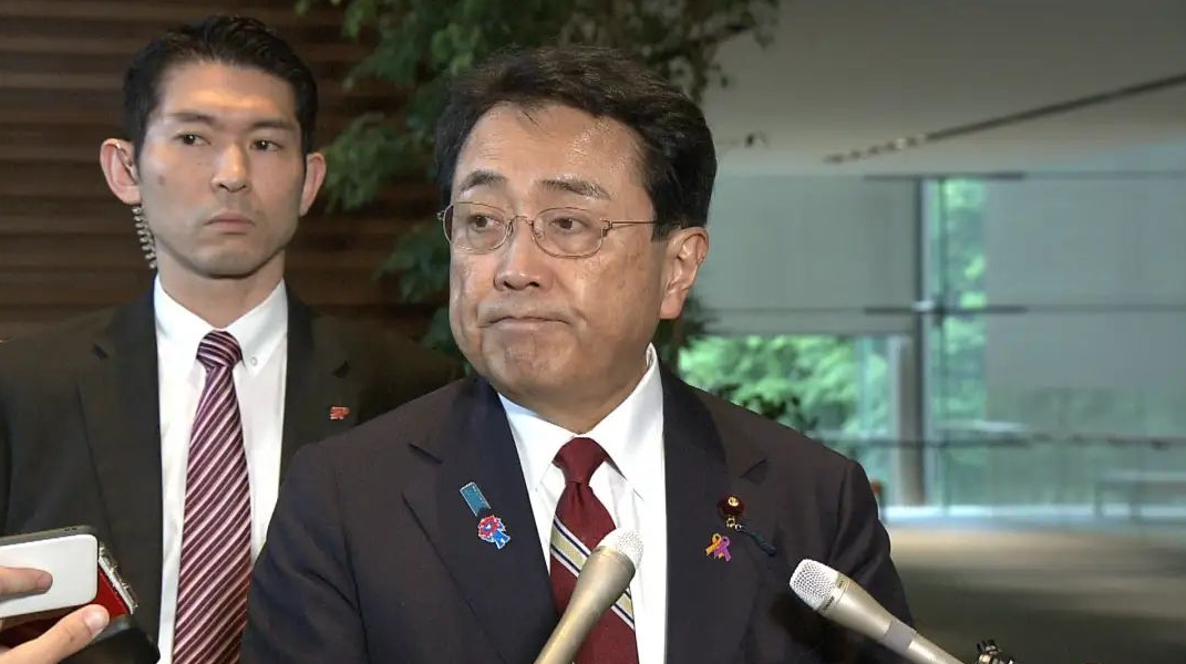 根據日本官方說法，赤澤亮正於美東時間週四上午與美國商務部長盧特尼克（Howard Lutnick）進行了長達 3 小時的閉門會談，下午則與財政部長貝森特（Scott Bessent）展開 30 分鐘會談。 圖:翻攝自百度