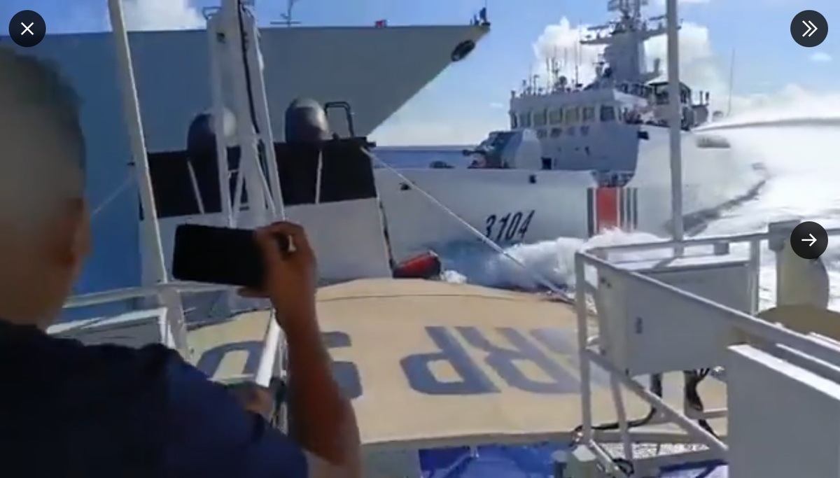  中菲黃岩島爆發衝突，中國海警3104號船危險衝撞菲國巡邏艦，中方軍艦「桂林號」卻意外駛入相撞。 圖：截取自「X」@jaytaryela 