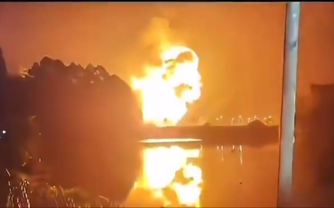 (影) 廈門化工廠突發大規模爆炸! 短時間內連續爆炸 網：恐與勞資糾紛有關