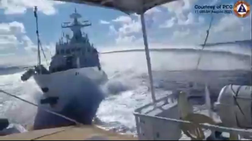  日前菲律賓海警隊拍攝到中國海警船與中國海軍艦的互撞畫面。圖為編號為「3104」的中國海警船。 圖：翻攝自 X 