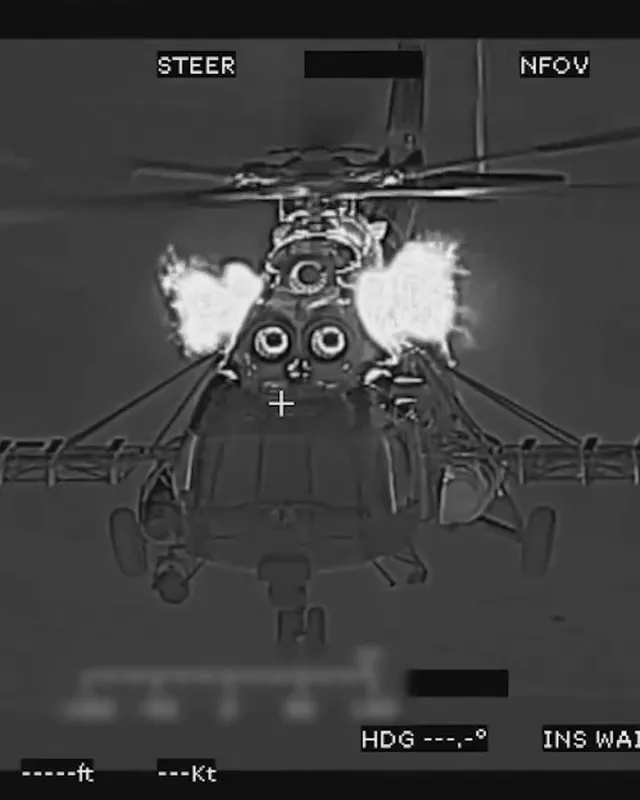  烏克蘭軍方近日公布飛行員駕駛 Mi-8 戰機 擊落Shahed-136/131自殺式無人機畫面。 圖：翻攝自 騰訊網 