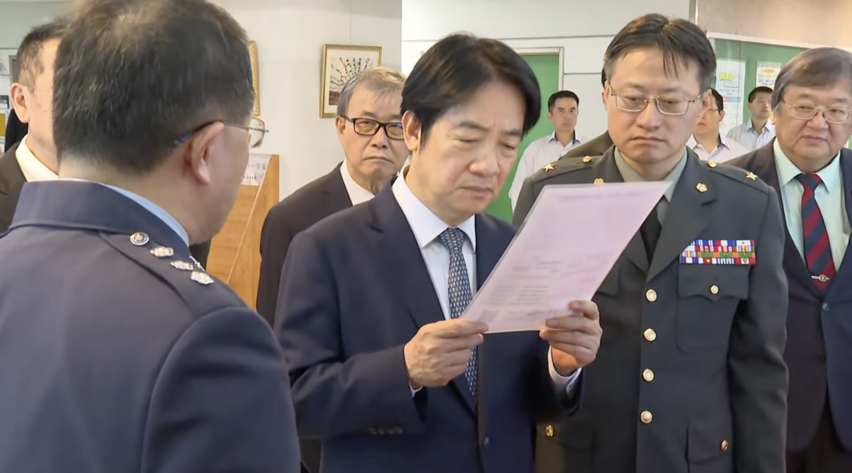  賴清德視導「國防醫學大學揭牌典禮」。 圖：翻攝自共訊 