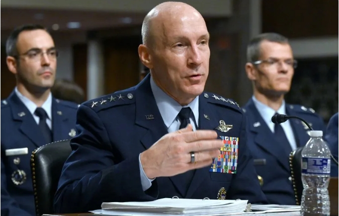  美國空軍參謀長大衛 · W · 奧爾文（David W. Allvin） 圖 : 擷取自 US AirForce 