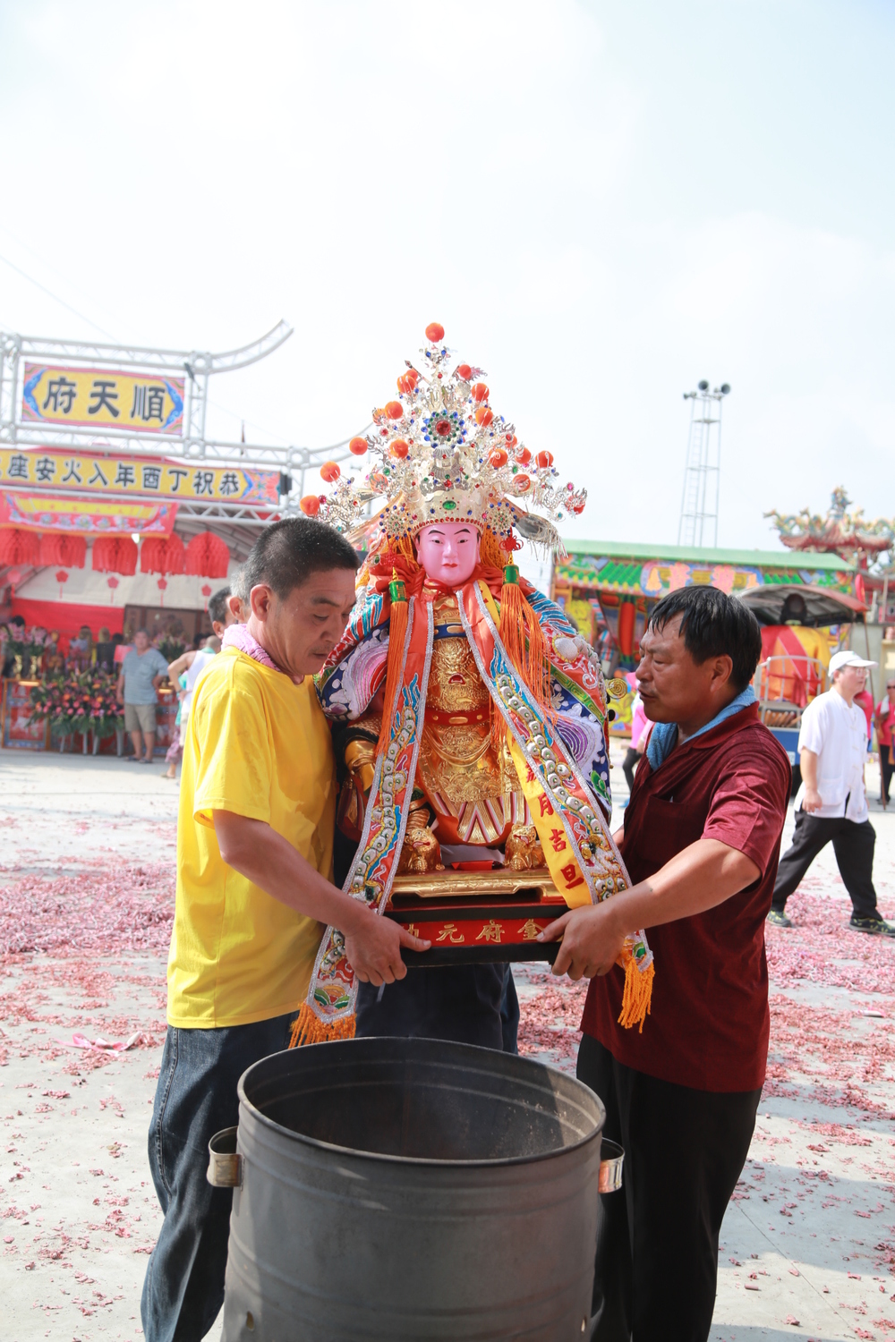 嘉義六腳順天府落成 張花冠缺席 雲林王張榮味參拜 | 政治 | 新頭殼 Newtalk