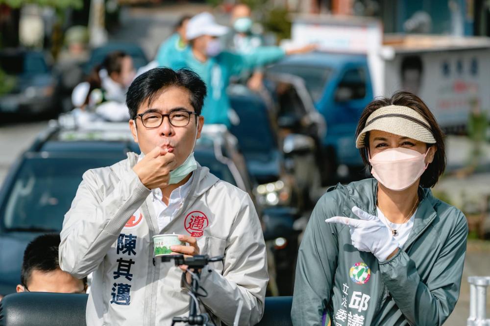  高雄市長陳其邁和民進黨立委邱議瑩 圖：取自邱議瑩臉書 