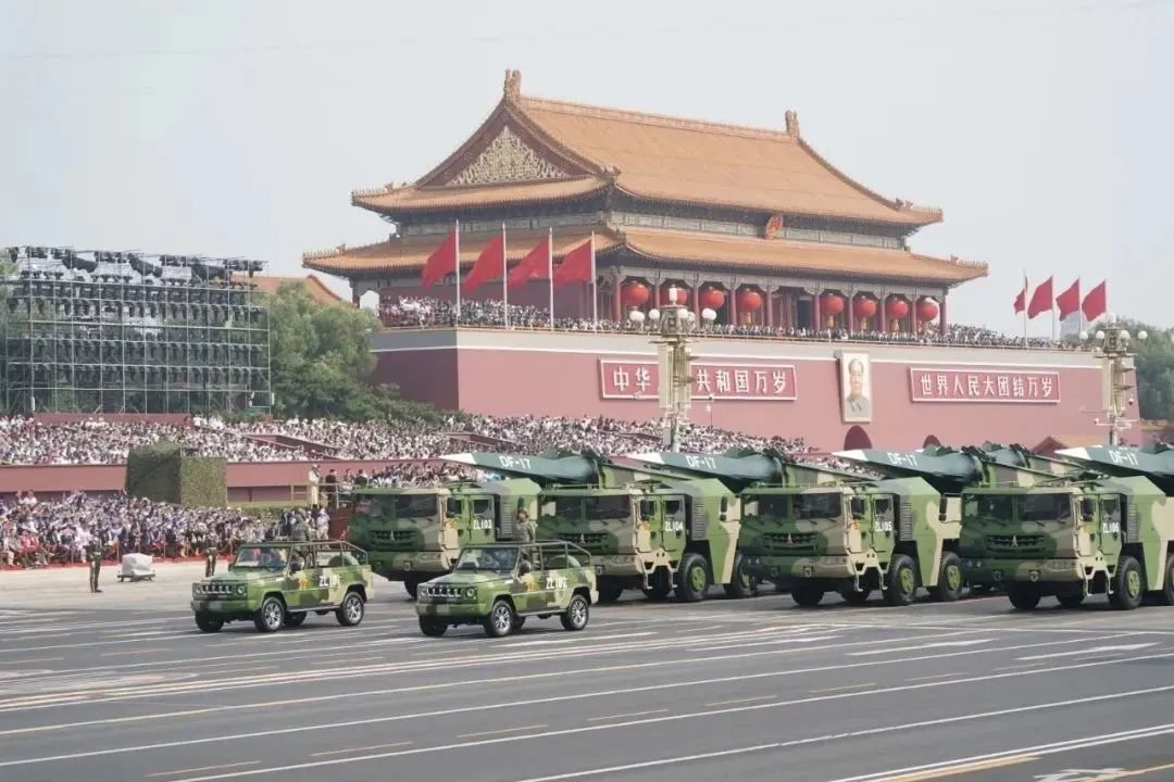  中國將於 9 月 3 日舉行二戰勝利閱兵，預計將展示新型坦克、艦載機、無人機等新式裝備。 圖 : 翻攝自新浪網 