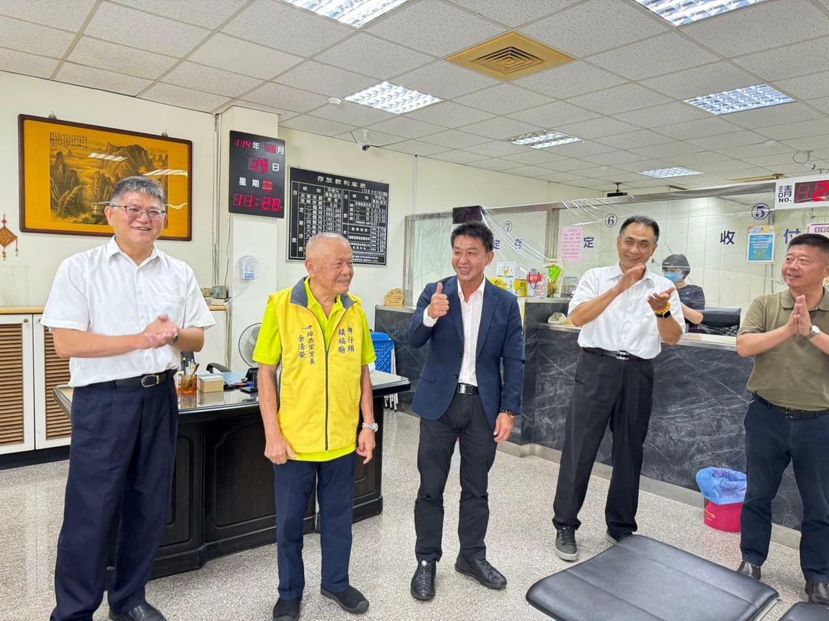 民進黨立委許智傑(中)獲高雄市農會系統表態支持。 圖：讀者提供 