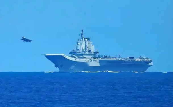  由於遼寧號搭載的殲-15 艦載戰機防禦半徑超過 500 公里，而 ASM-2 反艦飛彈射程僅約 150 公里，中國軍事專家《國平視野》認為 F-2 戰機在實際作戰中極可能被 PL-15 遠程空對空飛彈攔截。 圖：翻攝自 騰訊網 海事先鋒 