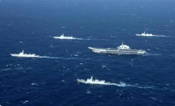 解放軍的遼寧號航母作戰群。 圖：翻攝自 騰訊網 海事先鋒 