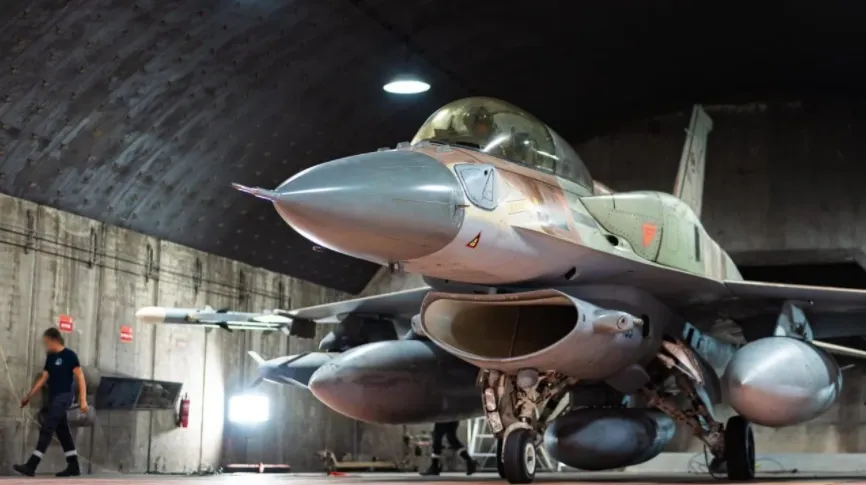  F-16 戰隼式戰鬥機。 圖：翻攝自 騰訊新聞@墨甲戰刃 