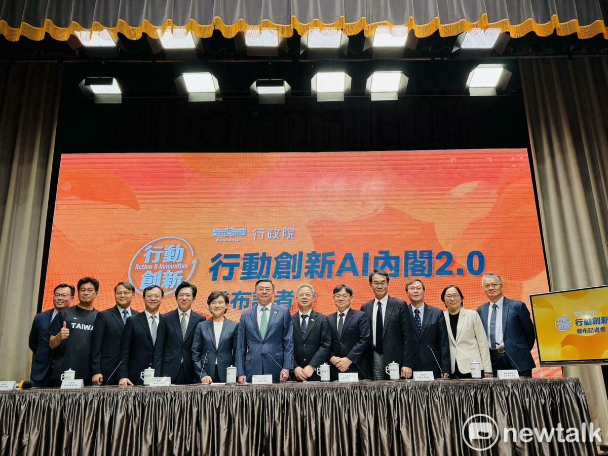  卓榮泰主持「行動創新AI內閣2.0發布記者會」。 圖：謝莉慧／攝 