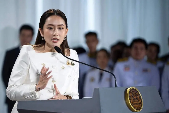 泰國前總理貝東丹遭憲法法庭認定違憲，解除其職務。 圖 : 翻攝自央視新聞 