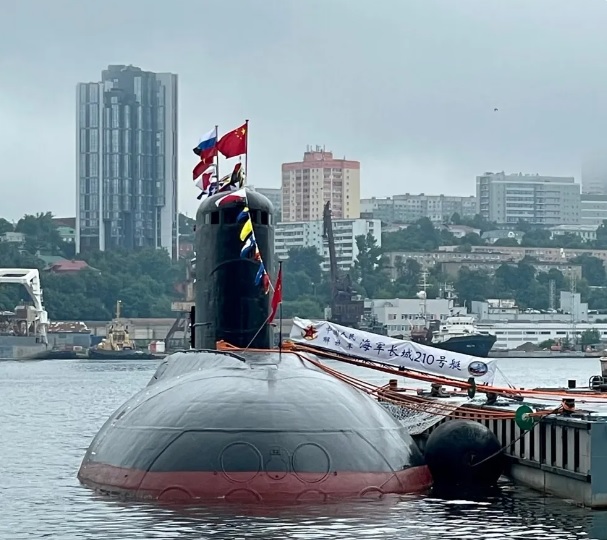 有中國專家指出，中國「長城 210 號」在前往海參崴參加演習與聯合巡航前，曾秘密駛過對馬海峽，但並未被日本海自的「反潛探測網」發現。圖為長城 210 號。 圖：翻攝自 騰訊網 國平視野 
