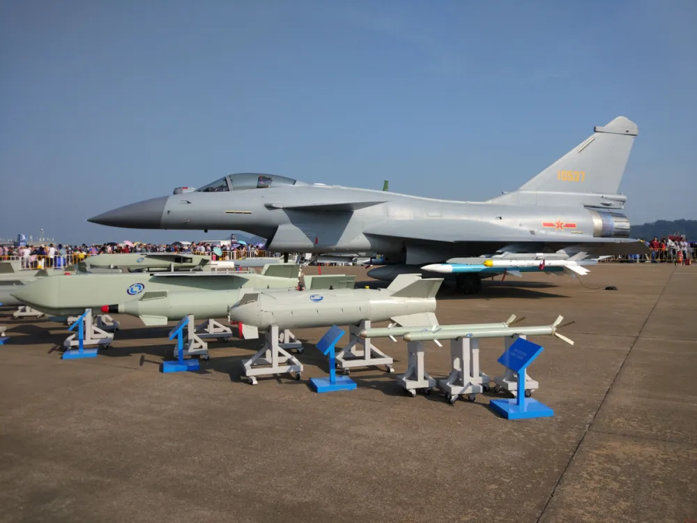  殲-10B戰鬥機。 圖：翻攝自 騰訊新聞 