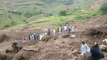  馬拉山（Marra Mountains）在近日因連日豪雨發生大規模土石流，當地一整座村莊被夷為平地。 圖：翻攝自 X @Nexta TV 