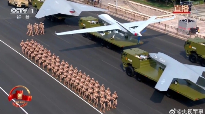  中國九三閱兵出現的多款新型無人機。 圖 : 翻攝自央視直播 