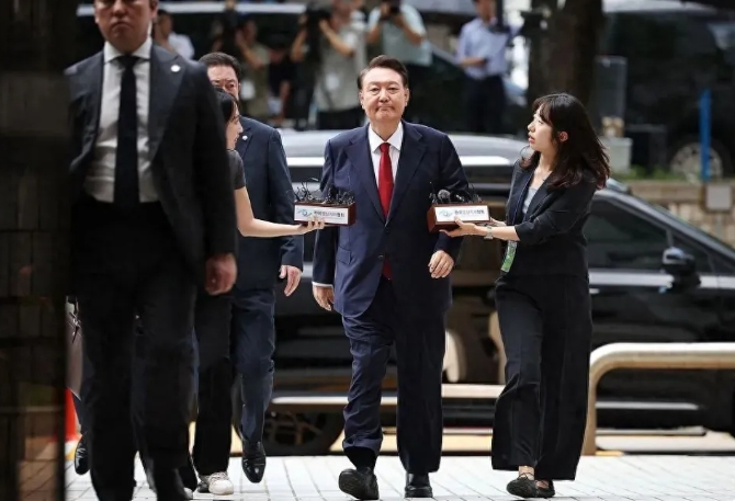  發動戒嚴政變的前韓國總統尹錫悅已遭到拘捕。 圖 : 翻攝自星球調研室 