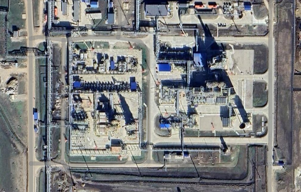 烏軍成功摧毀伊爾斯基煉油廠內的ELOU-AT-6蒸餾裝置。 圖：翻攝自 X 