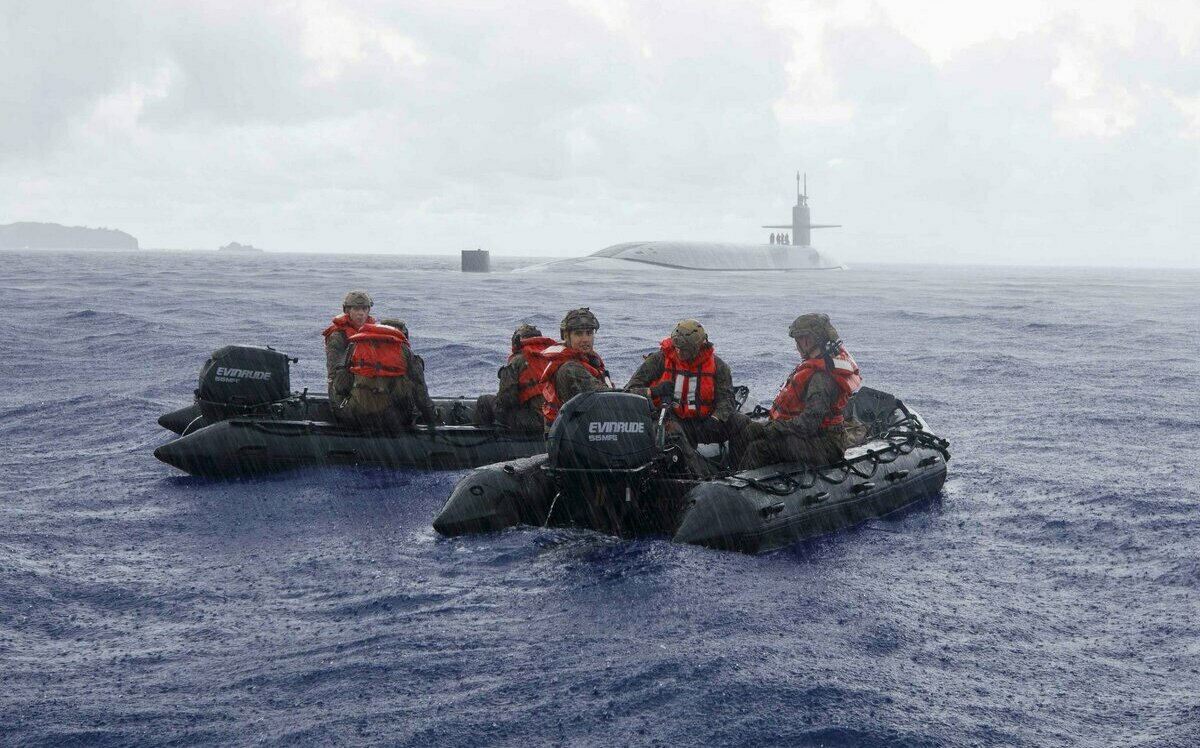 陸戰隊聯手潛艦隱蔽偵察 美第七艦隊罕見曝光作戰訓練
