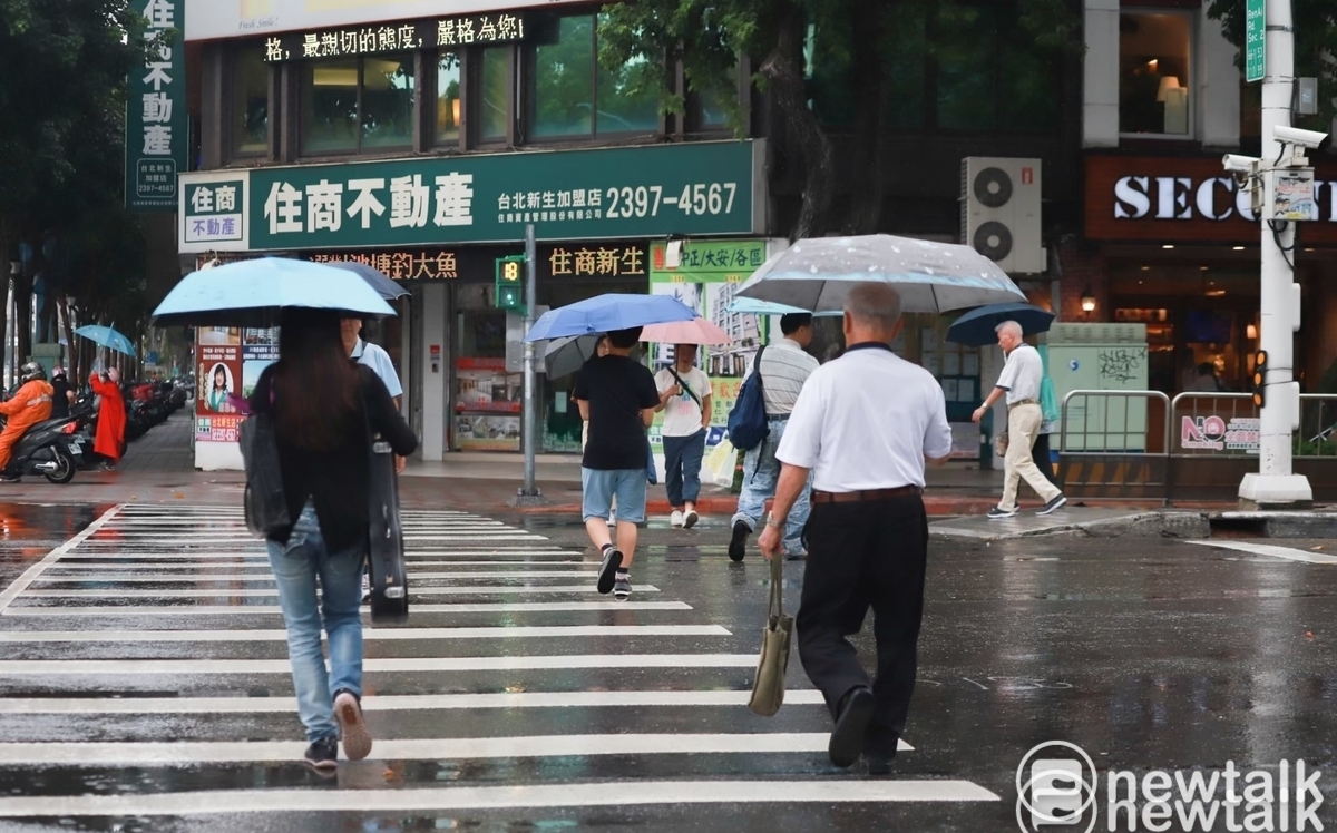 「鳳凰」颱風外圍水氣移入 4縣市大雨特報!迎風面雨勢越晚越明顯