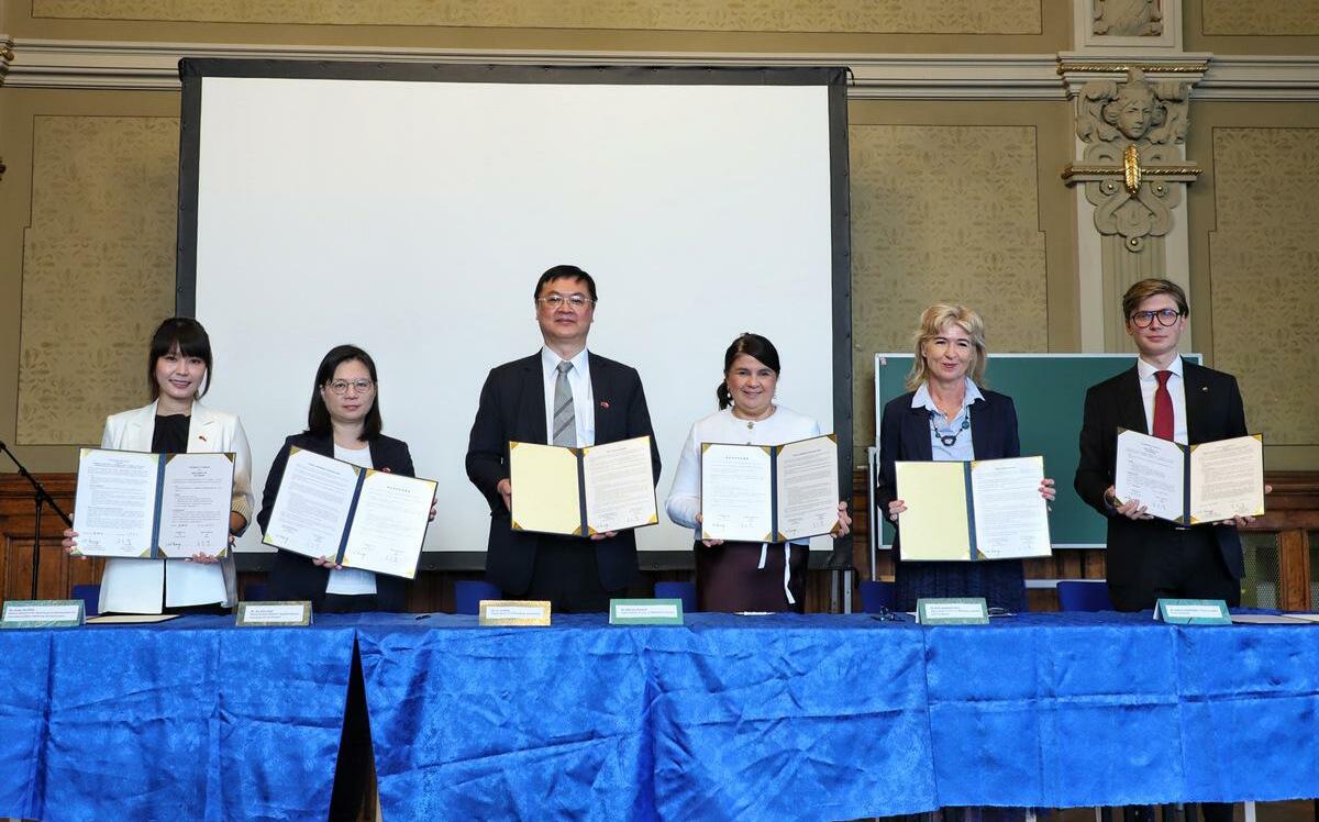 高市府團隊訪波蘭   見證卡托維茲三中與仁武高中締結姊妹校