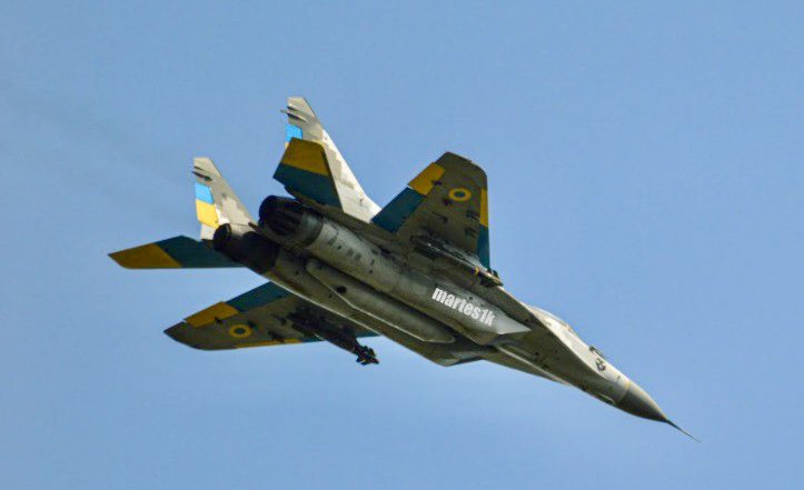  烏克蘭空軍米格-29「支點」戰鬥機執行打擊任務，機翼下方各掛載一枚法國AASM「錘子」導引炸彈。 圖：翻攝自 X OSINTtechnical 