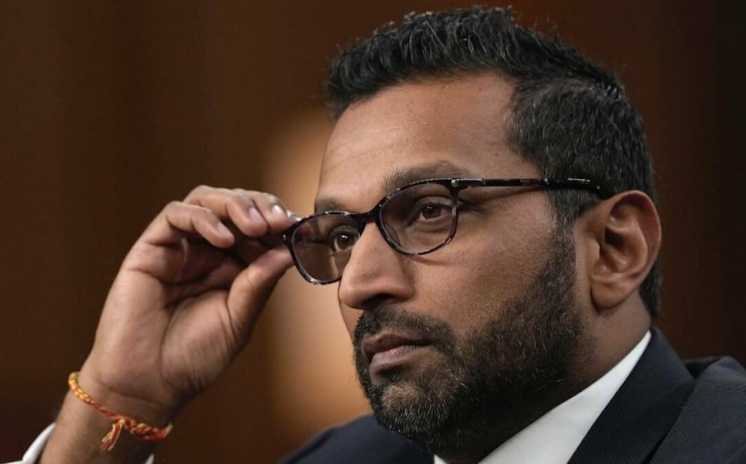 還在掩蓋艾普斯坦案?  FBI局長拒答川普是否涉入 怒罵議員 : 人民的恥辱