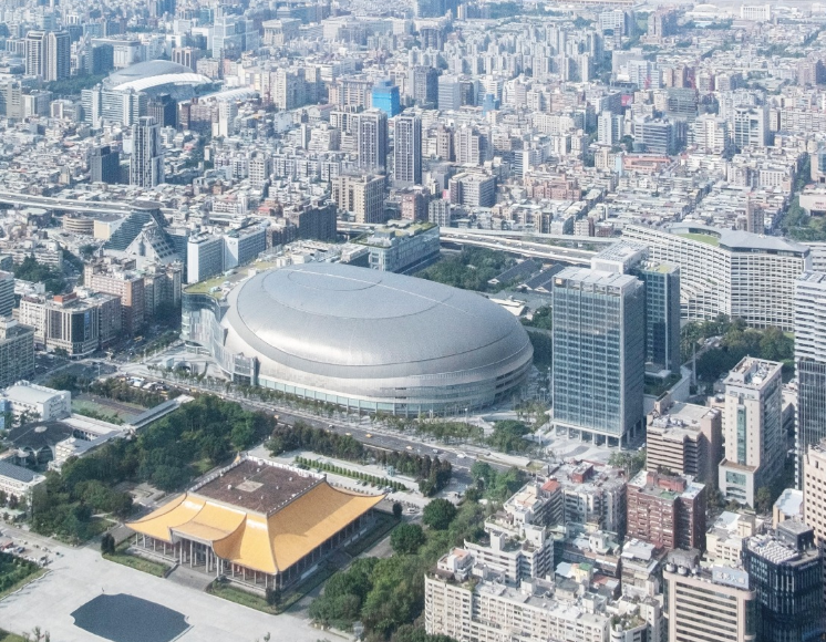  台北大巨蛋因柯文哲8年市長任期，從停工、復工，讓台北市民付出龐大的機會成本。 圖：翻攝自「遠雄巨蛋官方網站」 